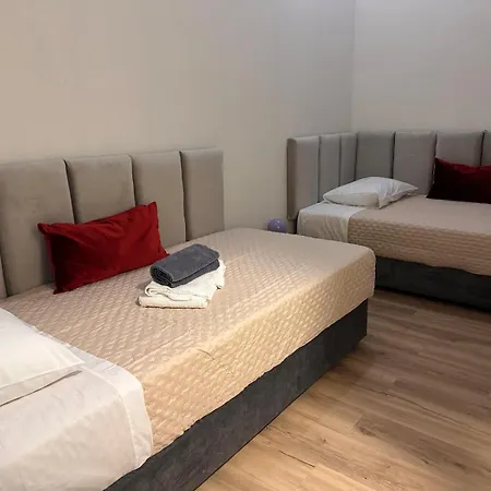 Hostel Azor International