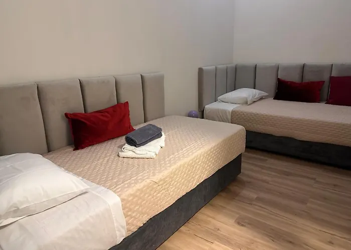 Hostal Azor International